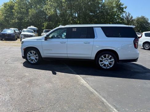 Used 2024 Chevrolet Suburban High Country AWD/4WD image 10