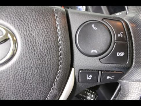 Used 2018 Toyota Corolla LE w/ Carpet Mat Package (TMS) FWD image 21
