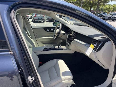 New 2026 Volvo V60 B5 Cross Country Plus w/ Protection Package Premier image 27