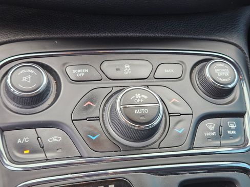 Used 2015 Chrysler 200 S w/ Navigation & Sound Group I AWD/4WD image 27