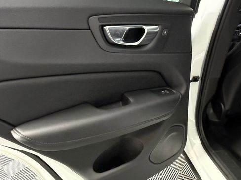Used 2025 Volvo XC60 B5 Core image 26