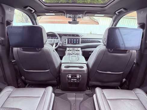 Used 2021 GMC Yukon XL Denali w/ Denali Premium Package AWD/4WD image 33