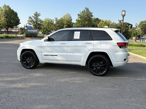 Used 2021 Jeep Grand Cherokee Laredo X AWD/4WD image 13