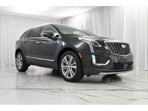 Used 2024 Cadillac XT5 Premium Luxury w/ Technology Package image 2