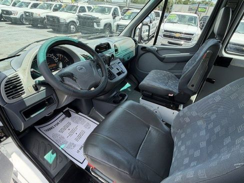 Used 2005 Freightliner Sprinter 3500 RWD image 10
