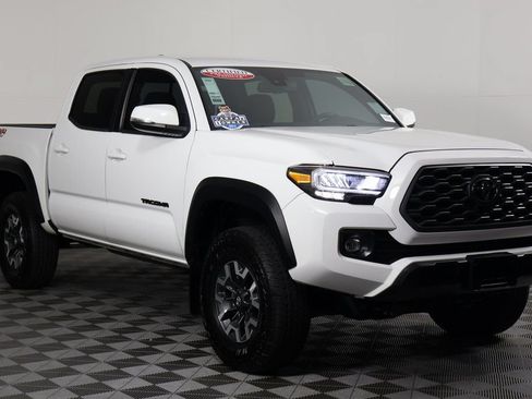 Used 2023 Toyota Tacoma TRD Off-Road w/ Technology Package AWD/4WD image 3