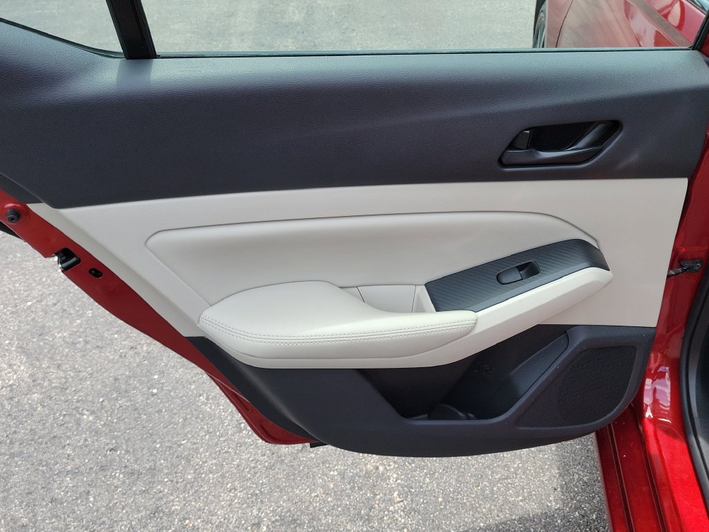 Used 2025 Nissan Altima 2.5 SV FWD image 8