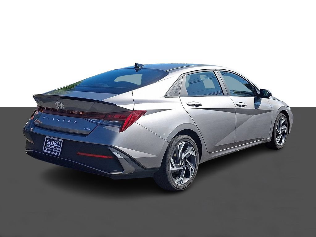 Used 2025 Hyundai Elantra SEL w/ Cargo Package FWD image 7