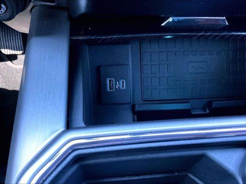 Used 2022 Ford F250 Platinum w/ FX4 Off-Road Package image 17