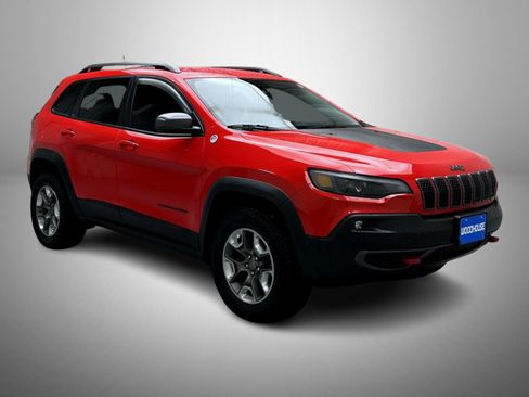 Used 2019 Jeep Cherokee Trailhawk w/ Cold Weather Group AWD/4WD image 3