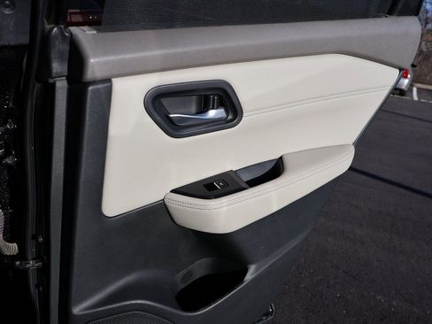 Used 2023 Nissan Rogue SL w/ SL Premium Package image 14