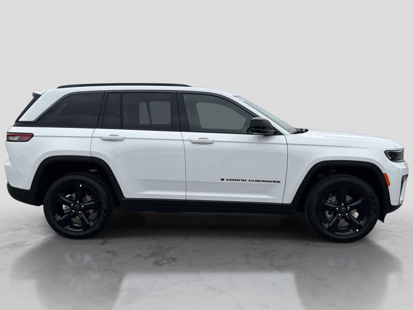 New 2027 Jeep Grand Cherokee Limited AWD/4WD image 4