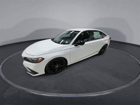 Used 2023 Honda Civic Sport image 4