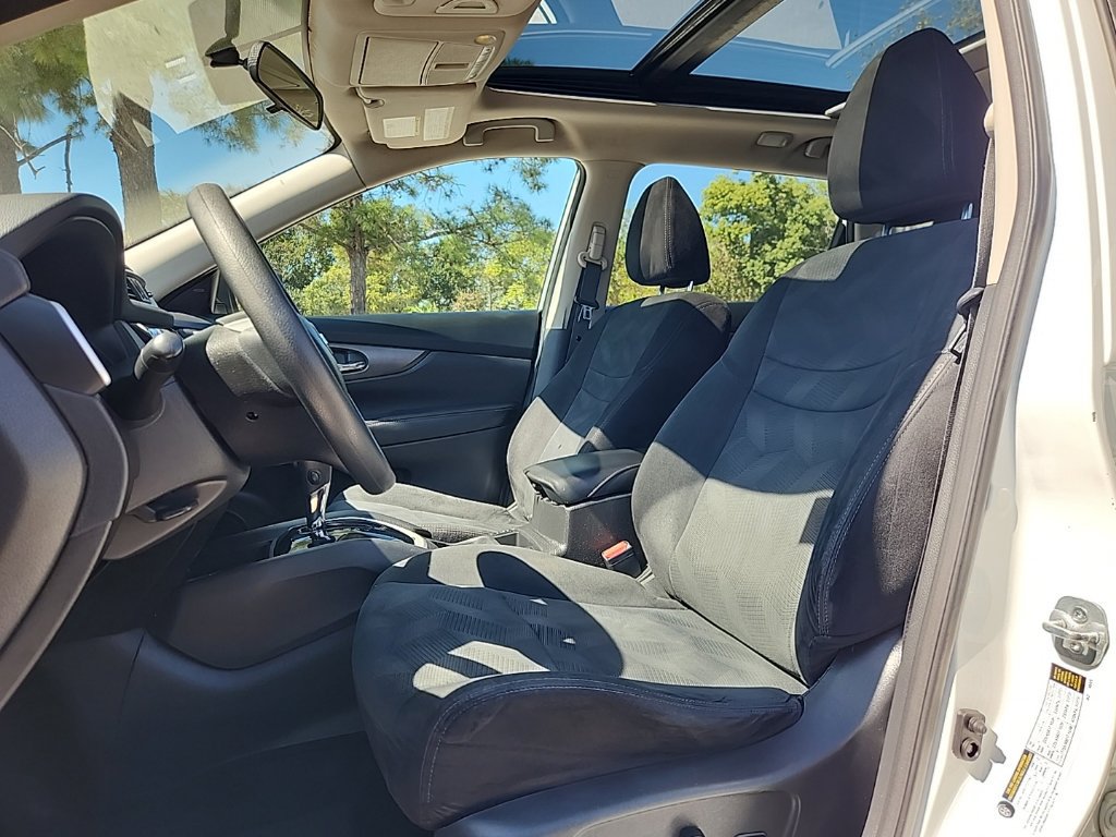 Used 2016 Nissan Rogue SV w/ SV Premium Package AWD/4WD image 2
