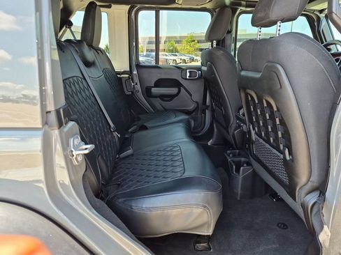 Used 2023 Jeep Wrangler Unlimited Rubicon w/ Cold Weather Group AWD/4WD image 18