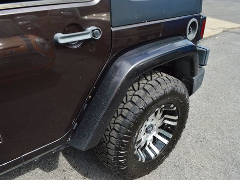 Used 2013 Jeep Wrangler Unlimited Sahara w/ Connectivity Group AWD/4WD image 4