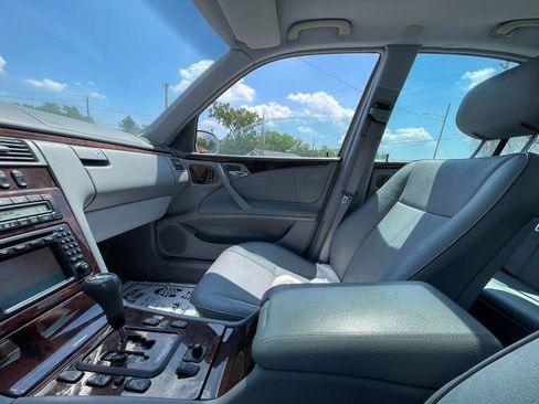 Used 2000 Mercedes-Benz E 320 Sedan image 16