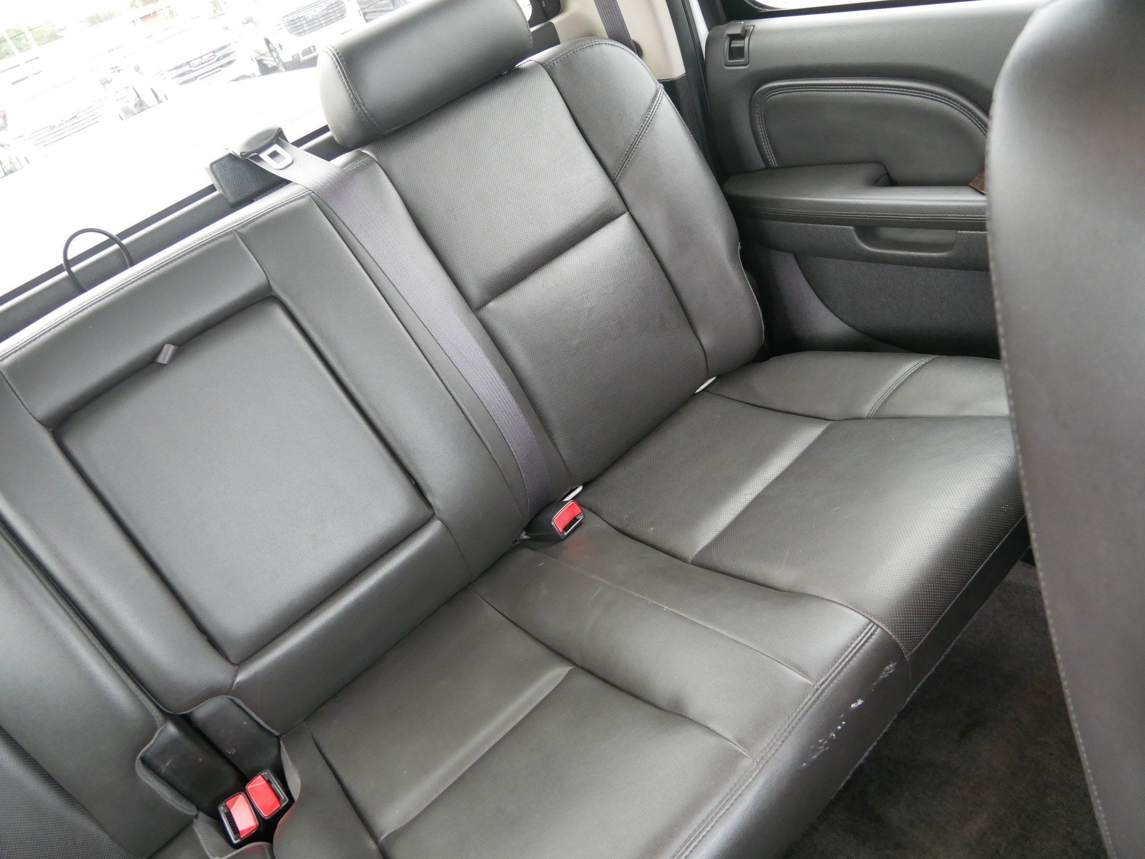 Used 2014 GMC Sierra 2500 Denali w/ Suspension Package, Off-Road AWD/4WD image 14