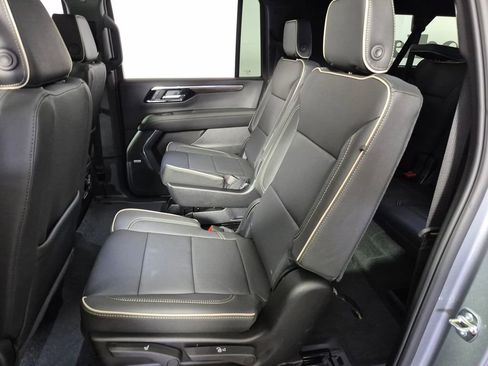 New 2026 Chevrolet Suburban Premier image 23