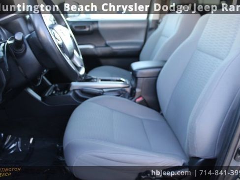 Used 2017 Toyota Tacoma SR5 image 34