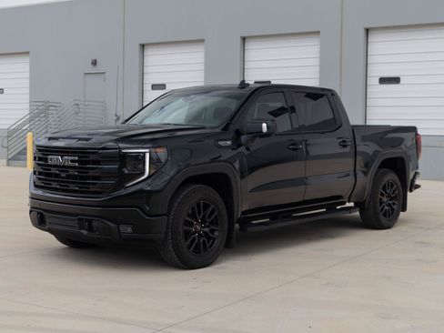 Used 2024 GMC Sierra 1500 Elevation w/ Elevation Premium Package AWD/4WD image 7