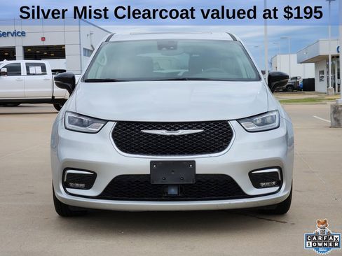 Used 2024 Chrysler Pacifica Limited image 2