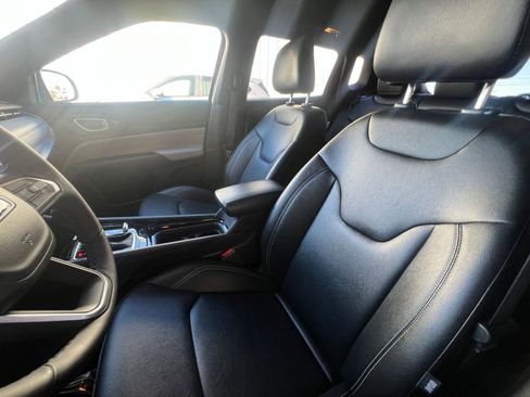 Used 2025 Jeep Compass Limited image 36