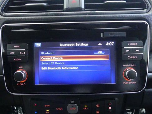 Used 2018 Nissan Leaf SL w/ SL Technology Package FWD image 11