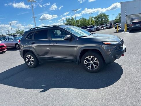 Used 2015 Jeep Cherokee Trailhawk AWD/4WD image 4