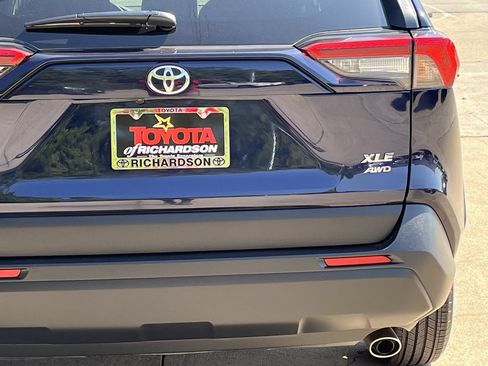 Used 2025 Toyota RAV4 XLE AWD/4WD image 6
