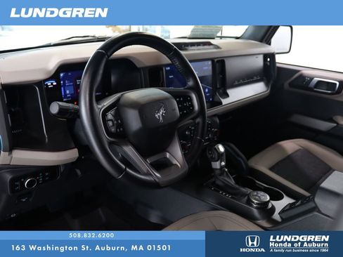 Used 2023 Ford Bronco Wildtrak image 8