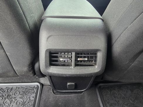 Used 2018 Chevrolet Equinox LT image 29