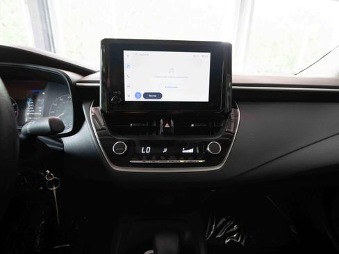 Used 2025 Toyota Corolla LE FWD image 17