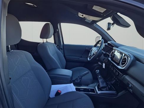 Used 2019 Toyota Tacoma TRD Sport image 18