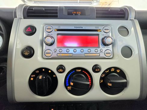 Used 2014 Toyota FJ Cruiser 4WD w/ Convenience Package image 25