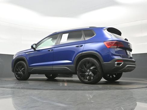 Used 2024 Volkswagen Taos SE w/ Panoramic Sunroof Package AWD/4WD image 30