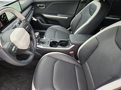 New 2025 Kia K4 GT-Line Turbo w/ GT-Line Premium Package FWD image 9