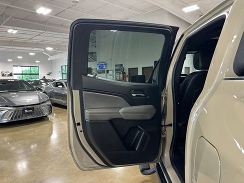 Used 2023 Chevrolet Colorado ZR2 w/ ZR2 Convenience Package III AWD/4WD image 35