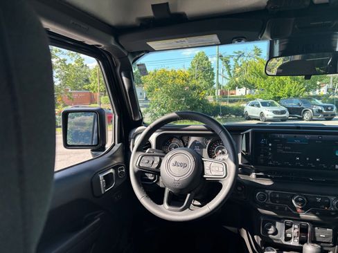 Used 2025 Jeep Wrangler Unlimited Sport AWD/4WD image 33