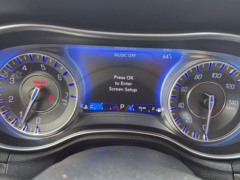 Used 2019 Chrysler 300 Touring w/ Chrome Appearance Package image 15