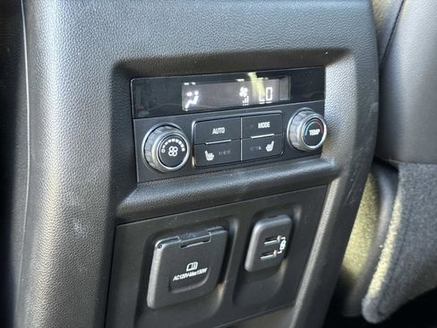 Used 2022 Chevrolet Traverse Premier image 21