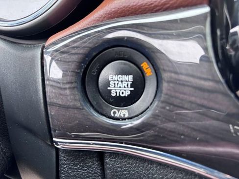 Used 2020 Jeep Grand Cherokee Overland AWD/4WD image 20