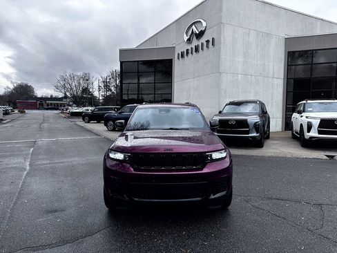 Used 2021 Jeep Grand Cherokee L Laredo image 3