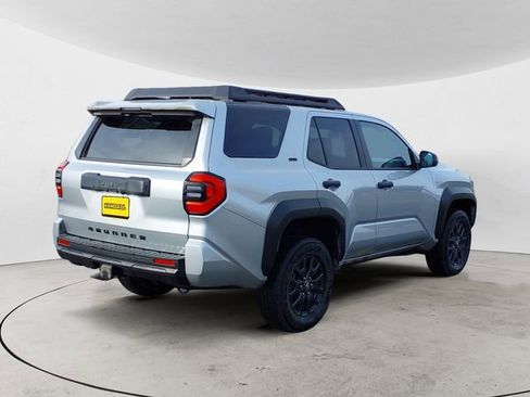 Used 2025 Toyota 4Runner SR5 AWD/4WD image 5