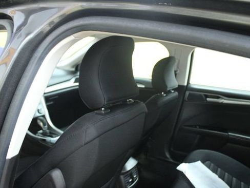 Used 2016 Ford Fusion SE FWD image 10