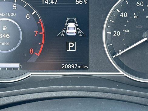 Used 2022 Nissan Versa SV w/ Trunk Package image 25