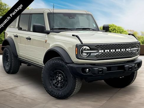 New 2026 Ford Bronco Badlands w/ Sasquatch Package AWD/4WD image 2