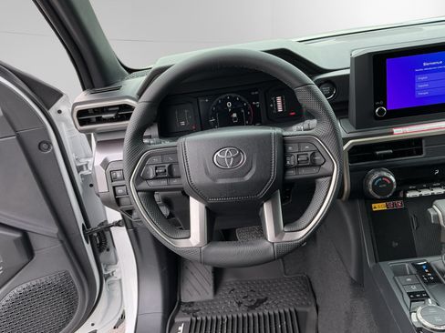 New 2026 Toyota Tacoma SR5 w/ SR5 Upgrade Package AWD/4WD image 12