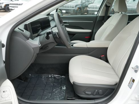 Certified 2025 Hyundai Sonata SEL AWD/4WD image 12