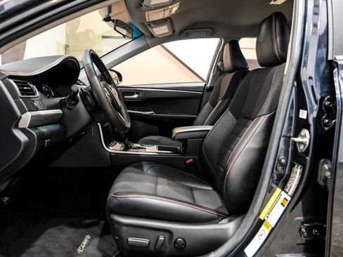 Used 2017 Toyota Camry SE FWD image 4